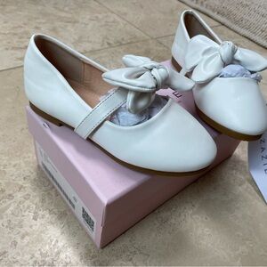 Azazie White Girls' Bow Mary Jane Dress Shoes